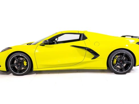 Used 2021 Chevrolet Corvette Stingray Premium Conv w/ Z51 Performance Package RWD image 3