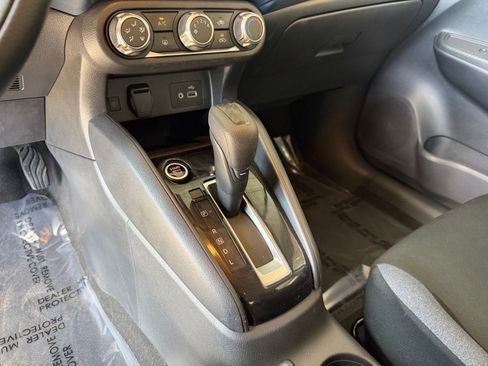 Used 2025 Nissan Versa SV FWD image 39