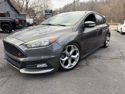 Used 2017 Ford Focus ST FWD image 6