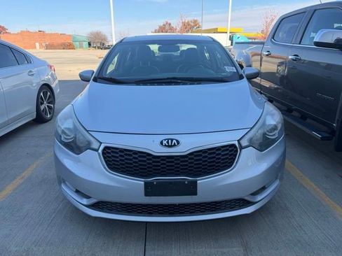 Used 2015 Kia Forte EX w/ Premium Package image 2