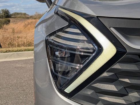 Used 2024 Kia Sportage LX image 11