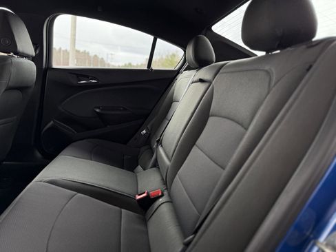 Used 2018 Chevrolet Cruze LT w/ Convenience Package FWD image 13