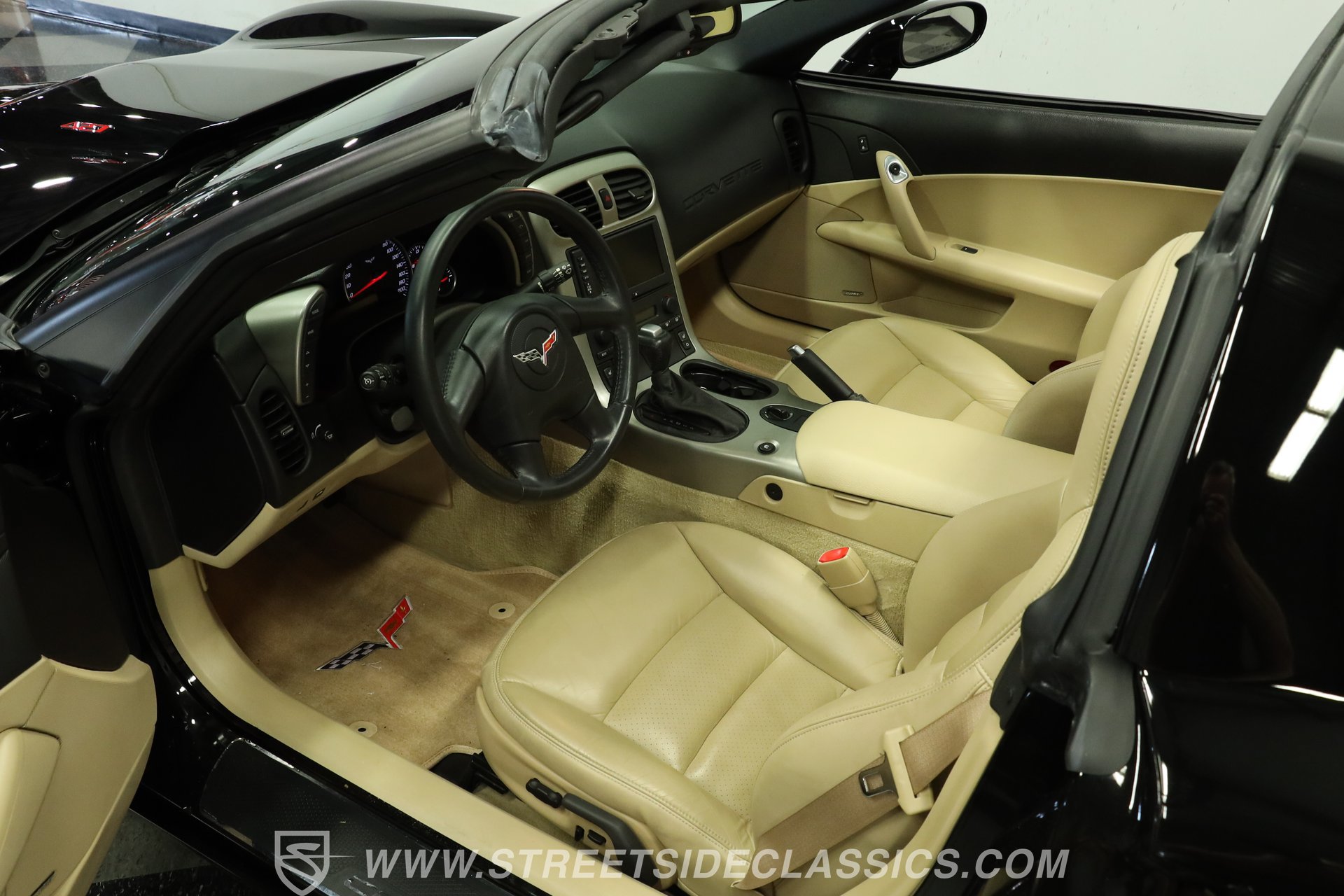 Used 2005 Chevrolet Corvette Coupe w/ Preferred Equipment Group RWD image 4
