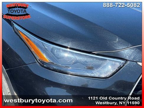 Certified 2025 Toyota Highlander XLE AWD/4WD image 12