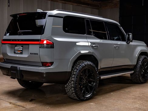 Used 2025 Lexus GX 550 image 10