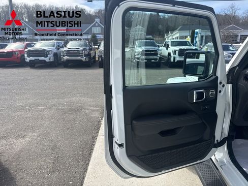 Used 2023 Jeep Wrangler Unlimited Sahara w/ Cold Weather Group image 25