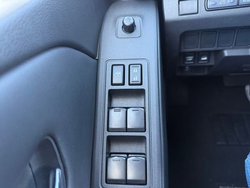 Used 2023 Nissan Frontier SV AWD/4WD image 17