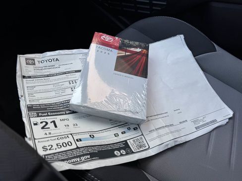 Used 2025 Toyota Tacoma TRD Sport image 28