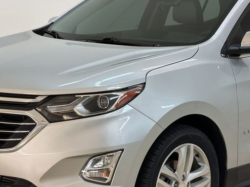 Used 2018 Chevrolet Equinox Premier FWD image 12