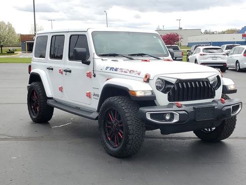 Used 2019 Jeep Wrangler Unlimited Sahara w/ Uconnect 4C Nav & Sound Group AWD/4WD image 2