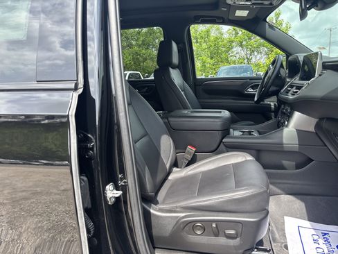 Used 2023 Chevrolet Tahoe Z71 w/ Luxury Package AWD/4WD image 28