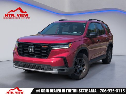 Used 2025 Honda Pilot TrailSport image 1