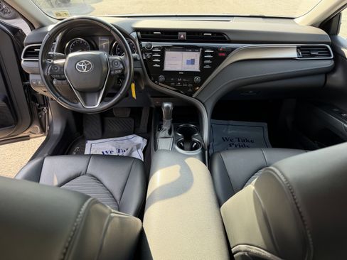 Used 2020 Toyota Camry image 14