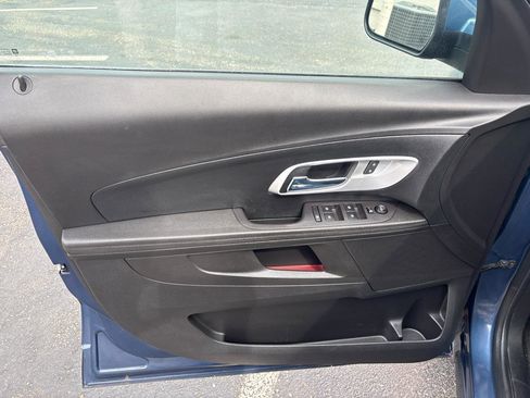 Used 2017 Chevrolet Equinox LT w/ Convenience Package image 9