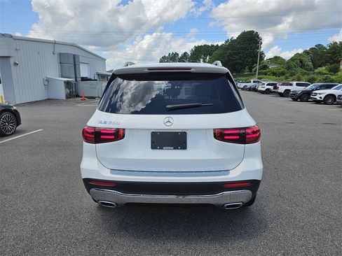 Used 2025 Mercedes-Benz GLB 250 image 6