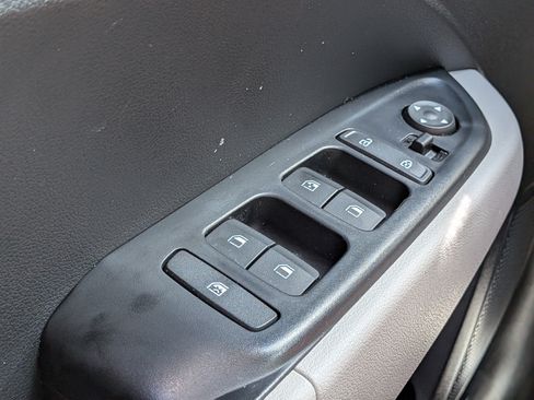 Used 2023 Hyundai Venue SEL FWD image 22