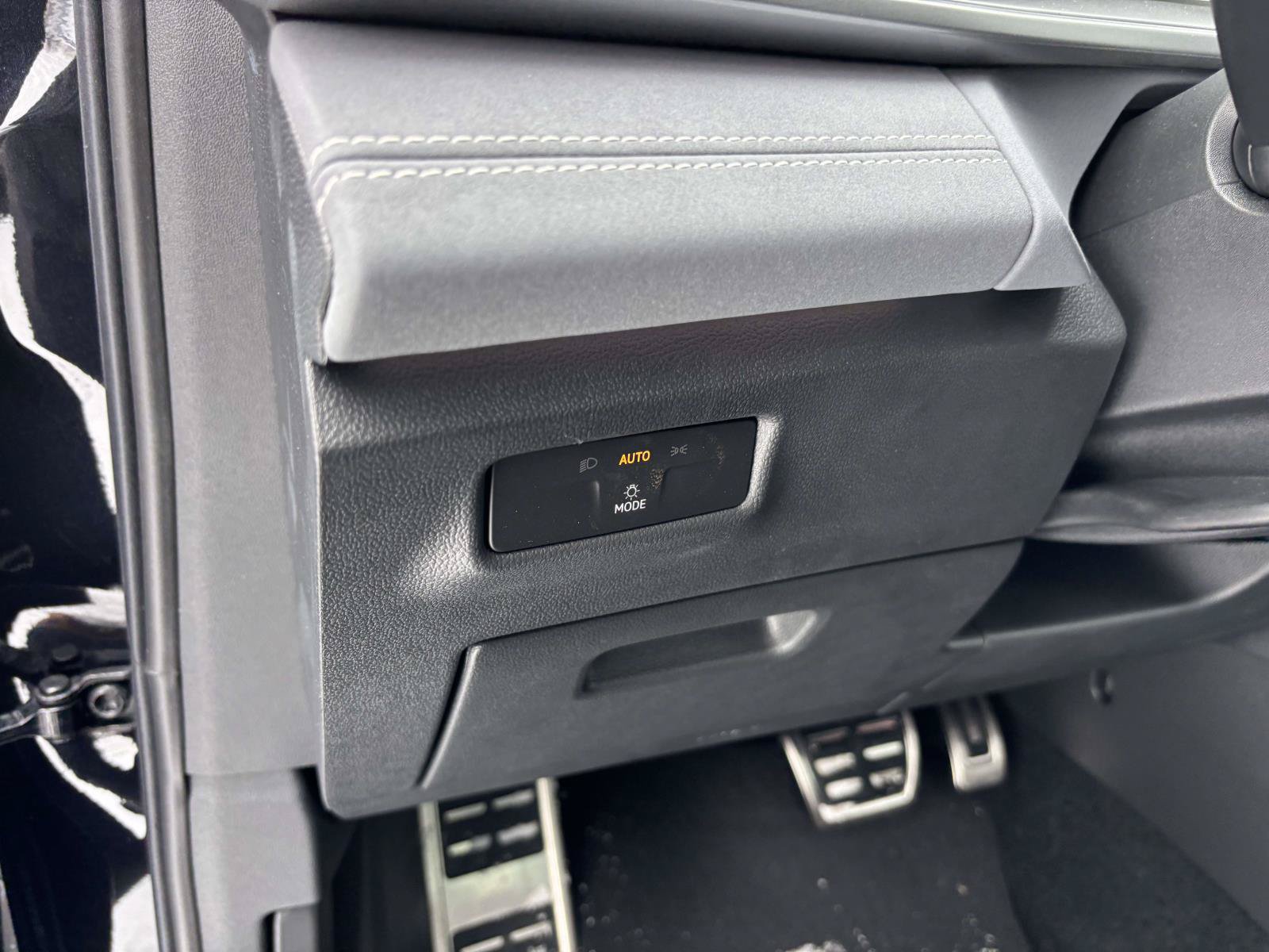 New 2026 Volkswagen Tiguan SE R-Line AWD/4WD image 14