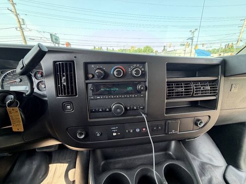 Used 2019 Chevrolet Express 3500 w/ Driver Convenience Package RWD image 4