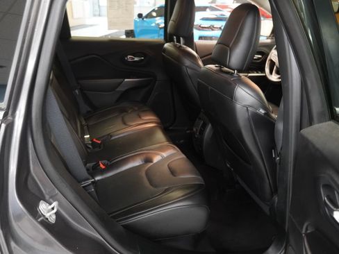 Used 2019 Jeep Cherokee Limited AWD/4WD image 18