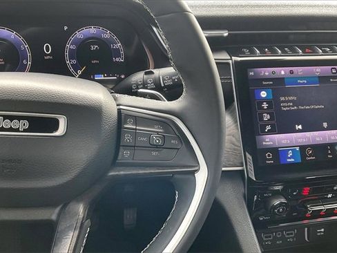 Used 2023 Jeep Grand Cherokee Limited image 17