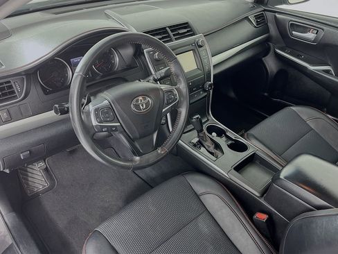 Used 2016 Toyota Camry SE w/ Moonroof Package image 3