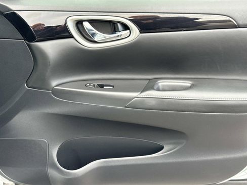 Used 2019 Nissan Sentra SL w/ Exterior Package image 24