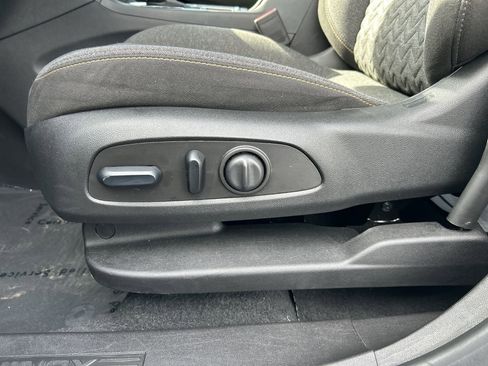 Used 2024 Chevrolet Equinox LT image 11