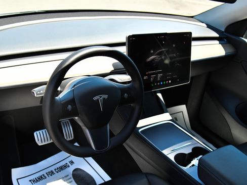 Used 2022 Tesla Model Y Performance AWD/4WD image 14