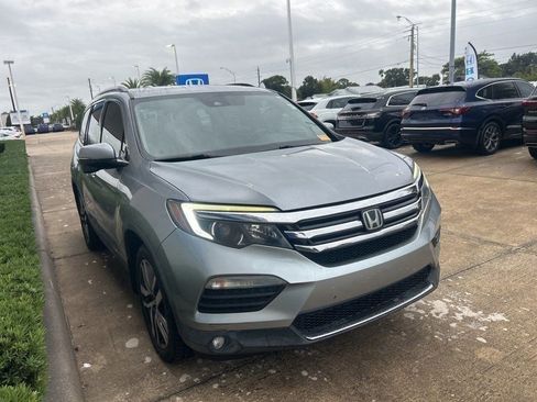 Used 2017 Honda Pilot Touring image 3