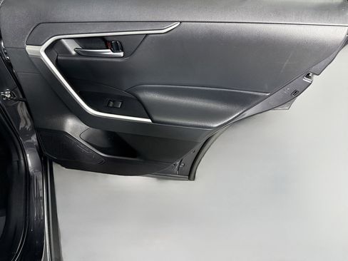 Used 2021 Toyota RAV4 XLE w/ Convenience Package FWD image 28