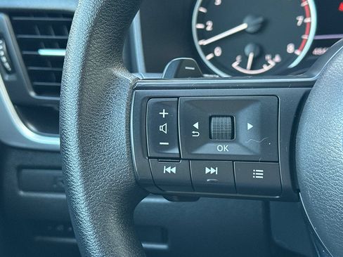 Used 2023 Nissan Rogue S FWD image 31