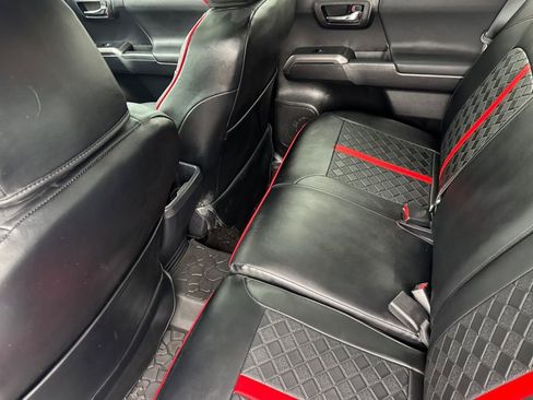 Used 2019 Toyota Tacoma TRD Off-Road AWD/4WD image 12