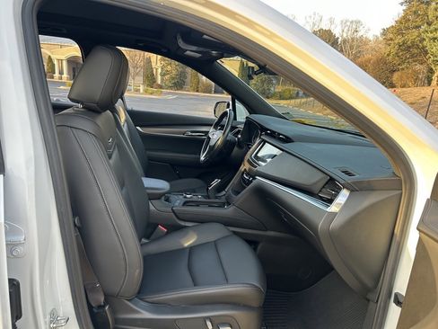 Used 2025 Cadillac XT6 Luxury image 50