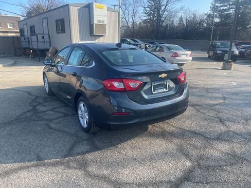 Used 2018 Chevrolet Cruze LT w/ Convenience Package image 3