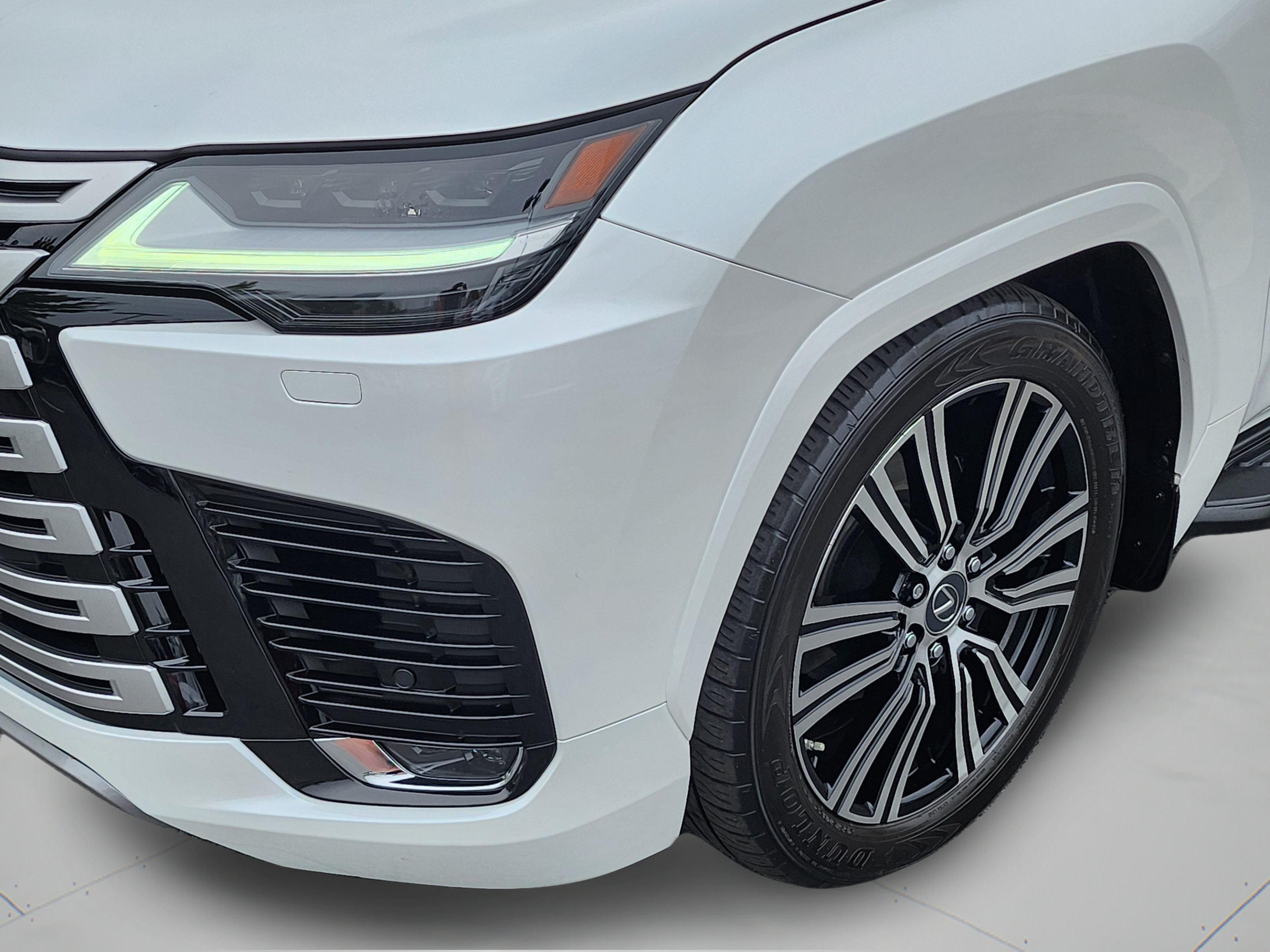 Used 2023 Lexus LX 600 4WD w/ Accessory Package (Z1) image 8
