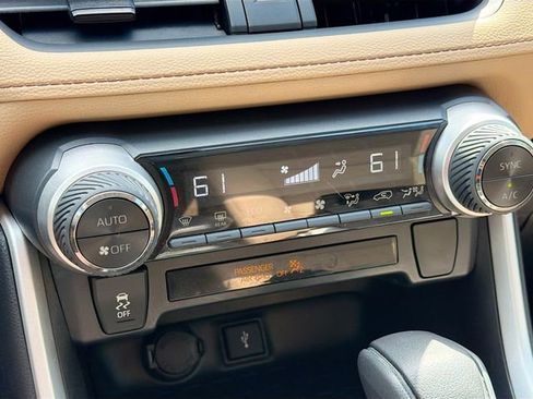 Used 2021 Toyota RAV4 XLE image 32