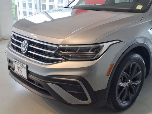Used 2023 Volkswagen Tiguan SE w/ Panoramic Sunroof Package AWD/4WD image 7