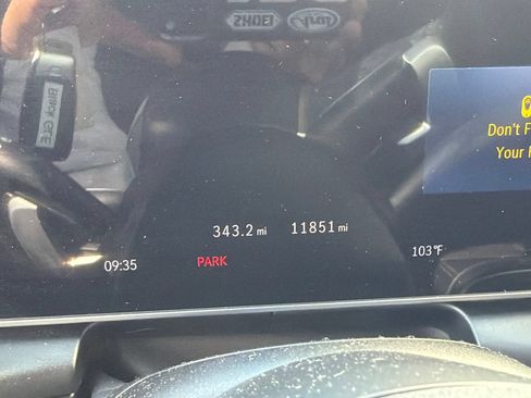 Used 2025 Mercedes-Benz GLC 350e 4MATIC image 5