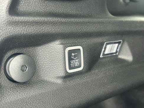 New 2025 Jeep Grand Cherokee L Limited w/ Black Appearance Package image 9