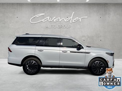 Used 2025 Lincoln Navigator Black Label AWD/4WD image 17