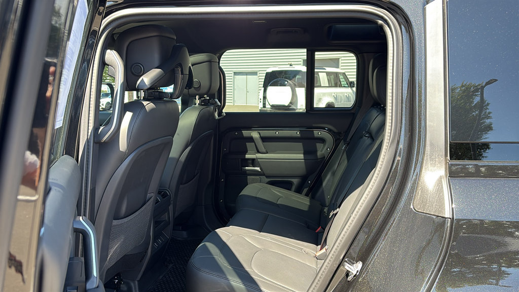 New 2026 Land Rover Defender 110 X-Dynamic SE AWD/4WD image 24