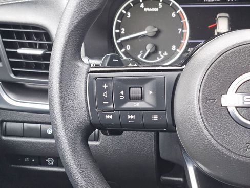 Used 2023 Nissan Rogue SV image 23
