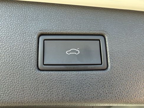 Used 2024 Volkswagen Tiguan SEL R-Line image 39