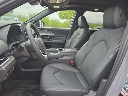 Used 2026 Toyota Grand Highlander AWD Hybrid image 16