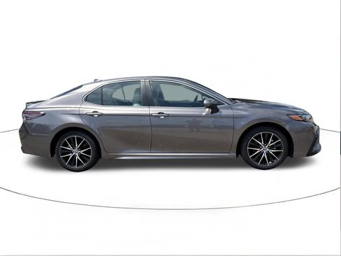 Used 2024 Toyota Camry SE FWD image 2