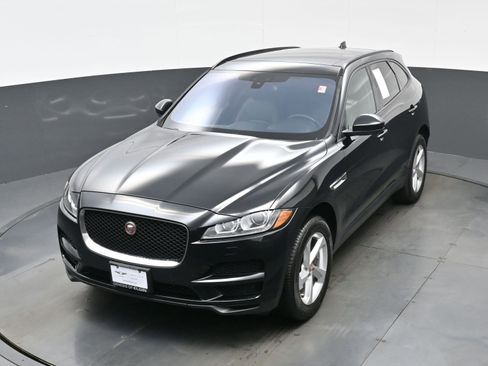 Used 2017 Jaguar F-PACE Premium image 38