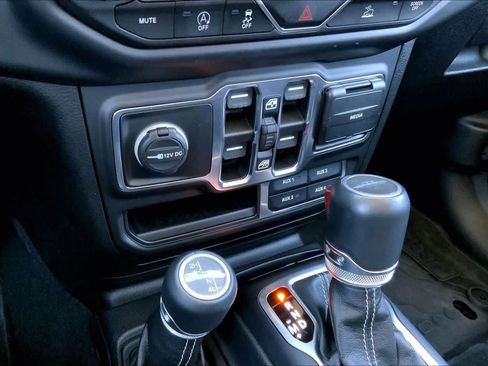 Used 2020 Jeep Gladiator Overland image 35