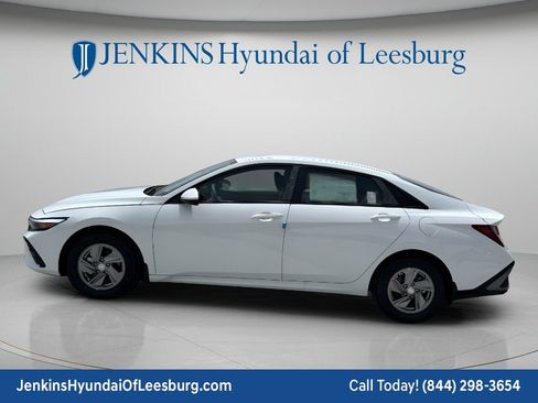 Certified 2026 Hyundai Elantra SE FWD image 9