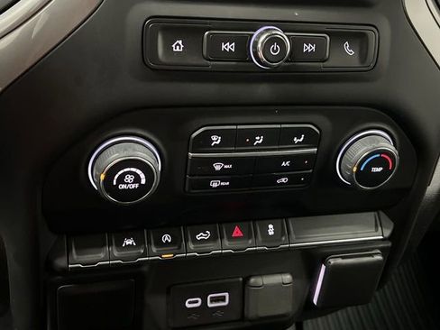 Certified 2022 Chevrolet Silverado 1500 Custom AWD/4WD image 18