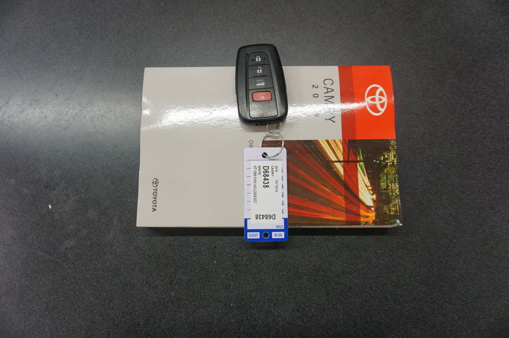 Used 2019 Toyota Camry XSE w/ Navigation Package FWD image 19